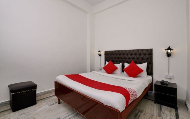 OYO 12193 Sandhya Hotel