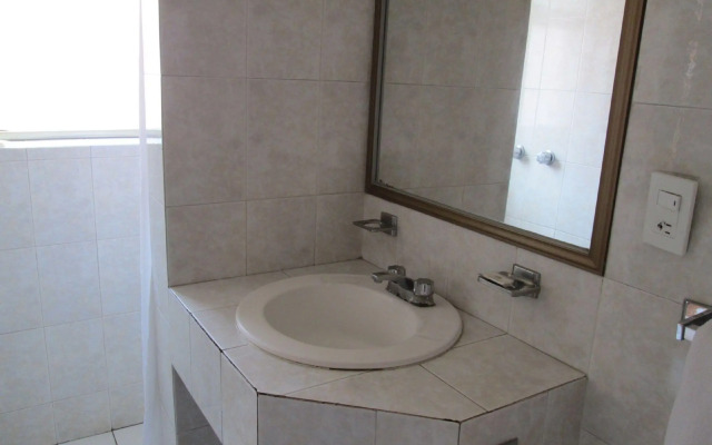 OYO Hotel Colón Express