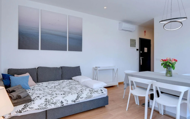 Modern Apartment With Large Covered Terrace