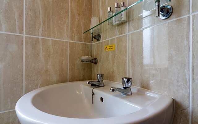 Stoneleigh Hotel