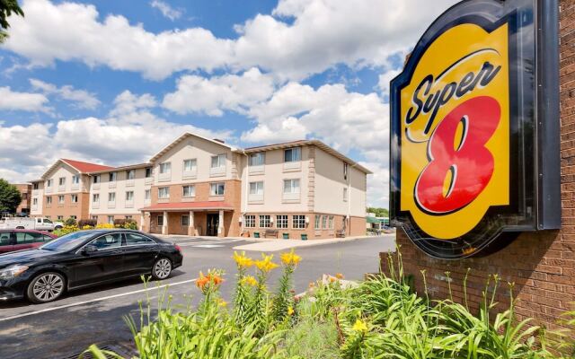 Super 8 Akron S/Green/Uniontown OH