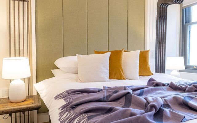 Five Bedroom Near Camden Arts Centre by Bevilla