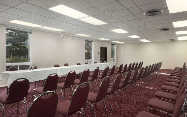 Super 8 West Kelowna