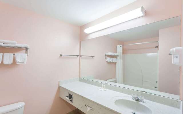 Howard Johnson by Wyndham Airport