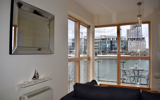 2 Bedroom Flat By The Canal