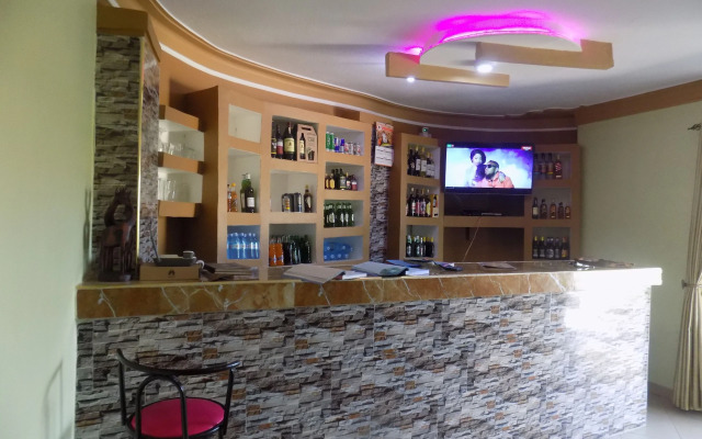 Deluxe Hotel - Ishaka