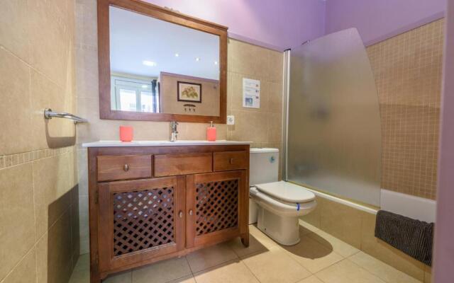 RamblasRentals Design Renovated Apartment AC Balcony10m Ramblas - Parking - Wifi