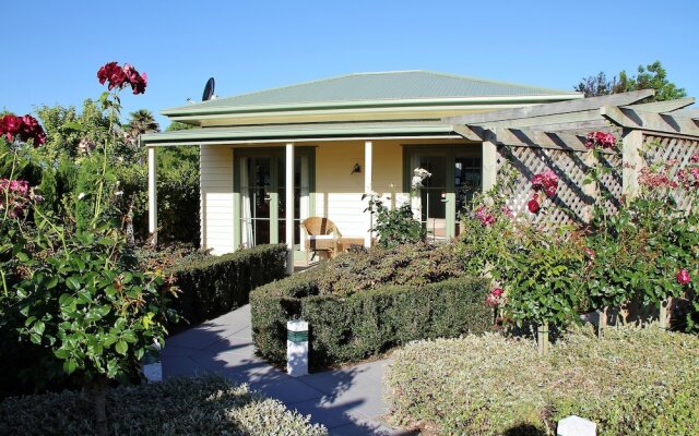 Clive Colonial Cottages