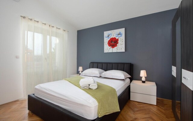 Nice Home in Podstrana With Wifi and 2 Bedrooms