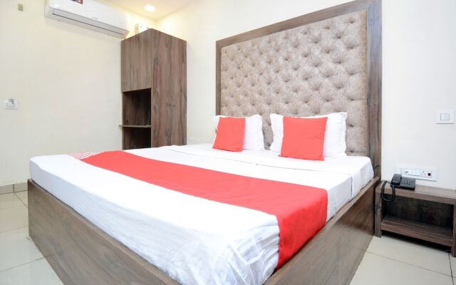 OYO 28335 Hotel Classic