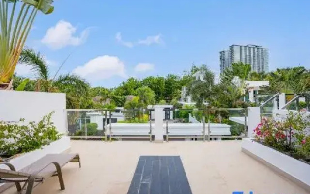 New 7BR Pool Villa with Slider - VVP31.4
