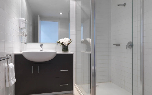 Brady Apartment Hotel Flinders Street