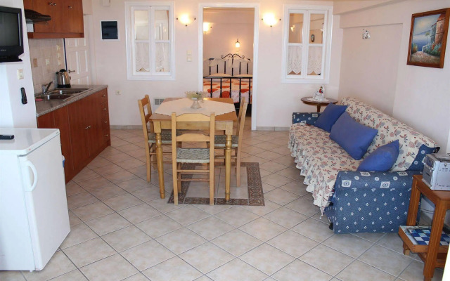 Hotel Thira
