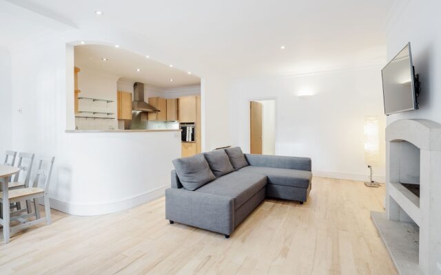 Nevern Sq 2 Bed 2 Bath Cromwell