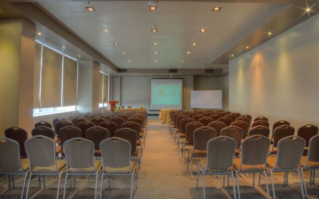 Sol de Oro Hotel & Suites