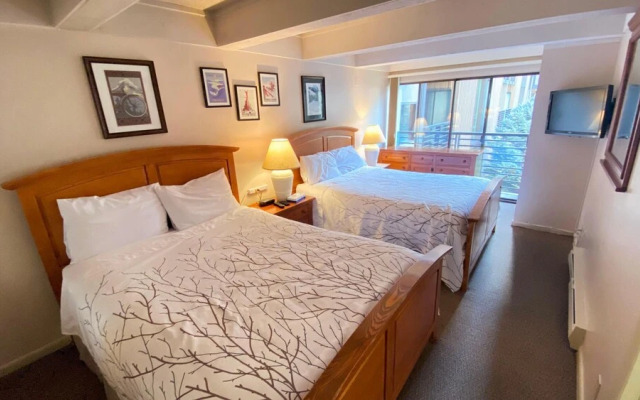 #105 Vail International