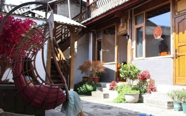 Pingju Scenic Inn (The Old Town of Lijiang)