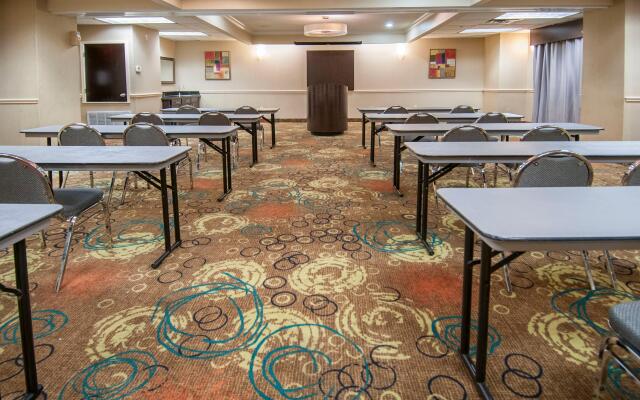 Holiday Inn Express & Suites Houston North Intercontinental by IHG