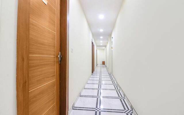 Fabhotel Starlight