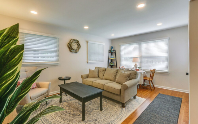 Pet-friendly Berryville Home: Walk to Main Street!