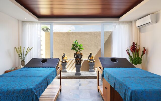 Wonderful Oceanfront 3 Br Villa in Seminyak