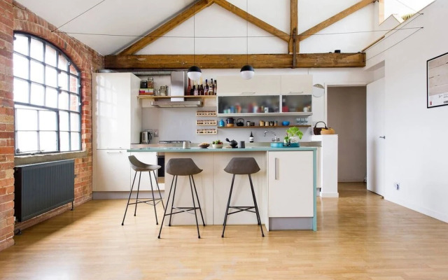 Unique & Vibrant 1-bed Loft With Roof Garden