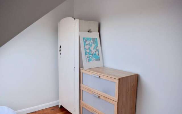 Traditional 2 Bedroom Flat Next to Springfield Park