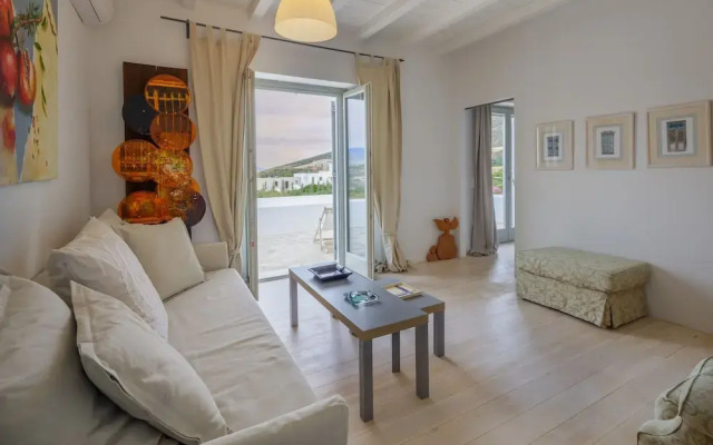 The Gallery Home - Elegant Villa In Antiparos