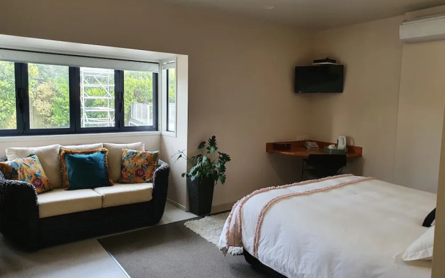 Headlands Hotel – Guest Rooms – Opunake