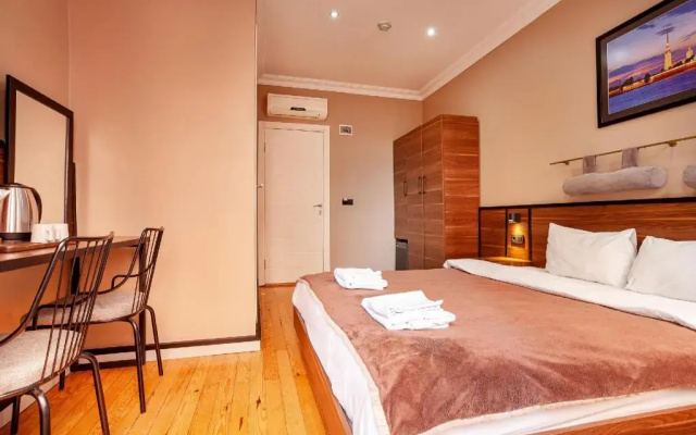 Aram Kerasi Rooms