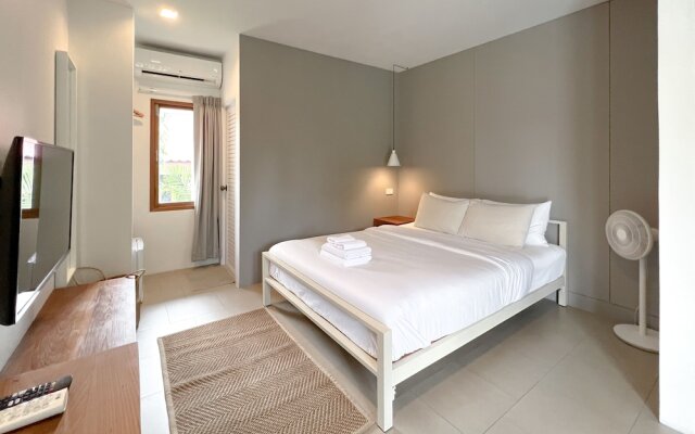 SUNKISS pool.bed.cafe