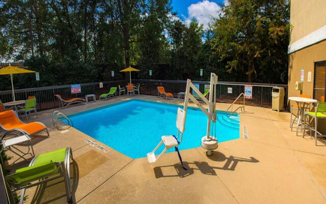 Holiday Inn Express Hotel and Suites Kinston by IHG