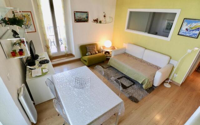 1 bedroom Suquet, 6 min from the Palais, balcony city & port view 220