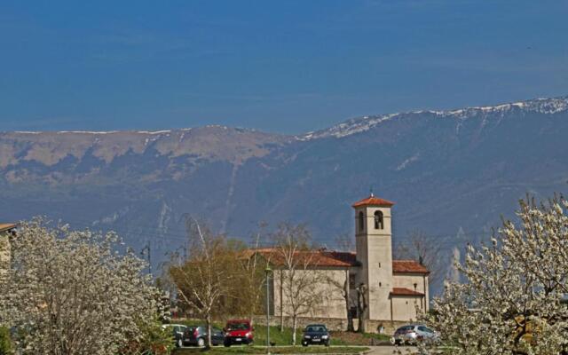 Casa Rosalia cozy holiday apartment by Gardadomsumea
