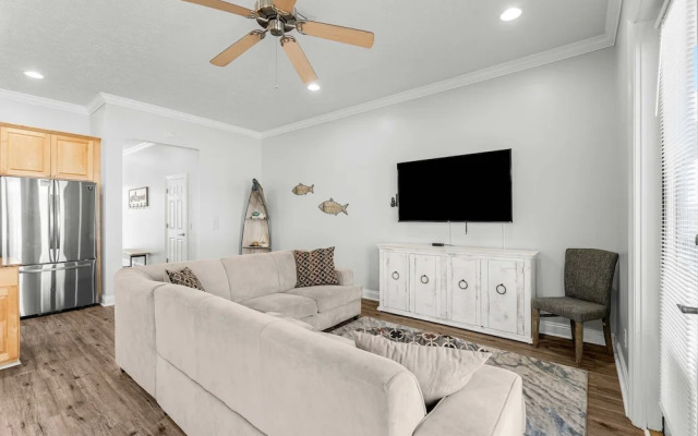 Palm Breeze Retreat Sleeps 10!