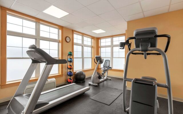 Spark by Hilton Portland Airport Maine Mall