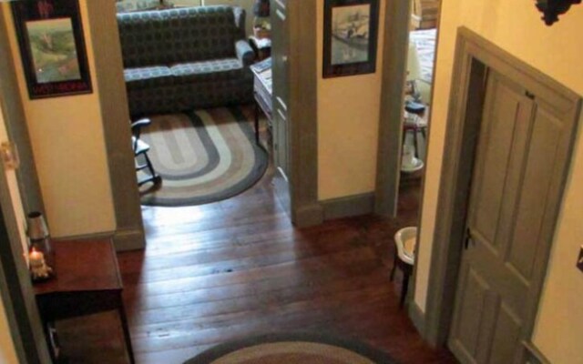 1786 The Limestone Inn Bed & Breakfast