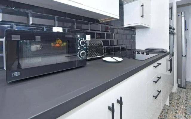 Stylish 3bedroom Near Stoke-on-trent Hospital