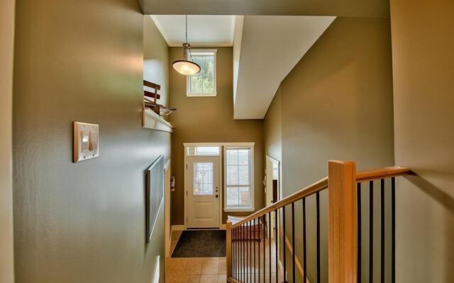 Pineview Lodge by Bear Country