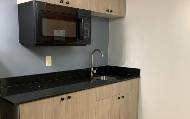 HomeTowne Studios by Red Roof Denver, PA