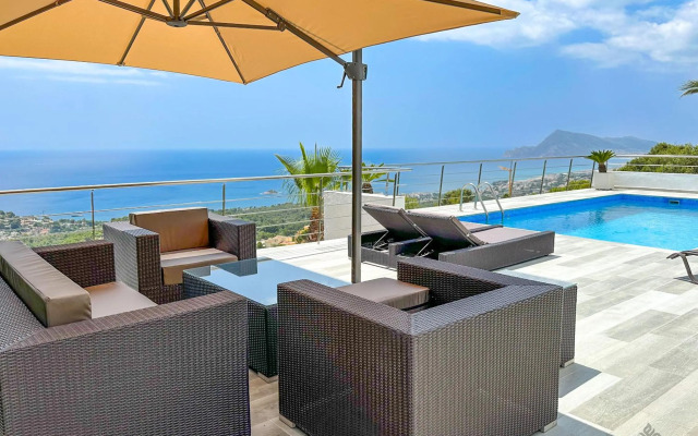 A004 - Villa en Altea con vistas al mar