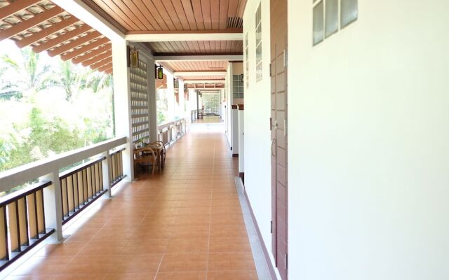 Lah Own Khaolak Resort