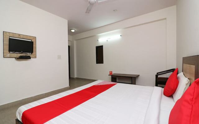 OYO 24878 Hotel Aicon Palace