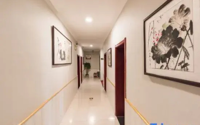 Xinzheng Longgang Holiday Hotel