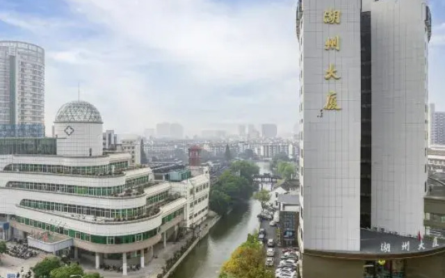 Huzhou Mansion Hotel (Clothes Street)