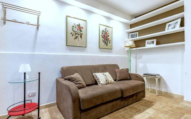 Lovely Apartment Ground Floor Colosseo up 4 Prs !