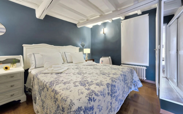 Santo Spirito Romantic by Mmega