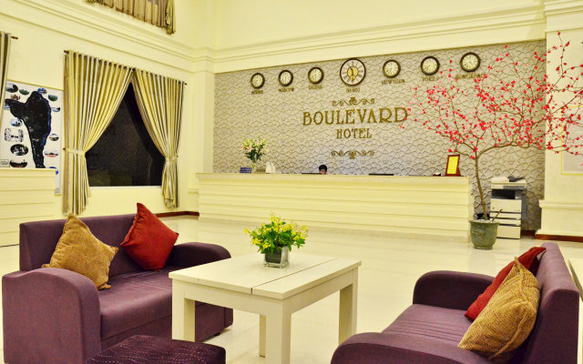 Boulevard Hotel