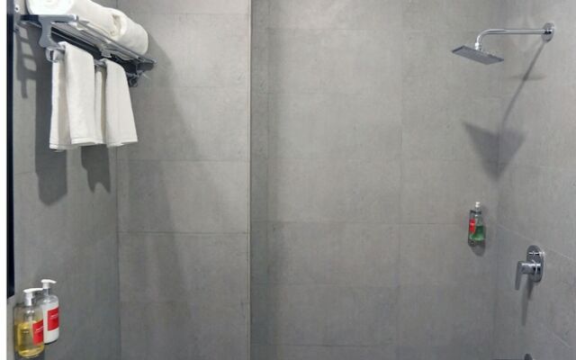 OYO Townhouse 020 Huda Metro South City 1