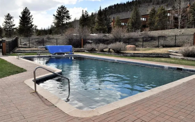 Tennis Townhome 2 Bed 2.5 Bath